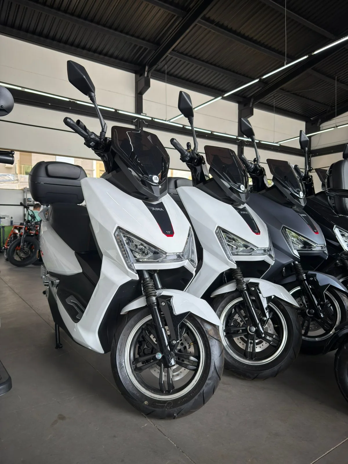 Scooters elétricas em exposição na BH MOB