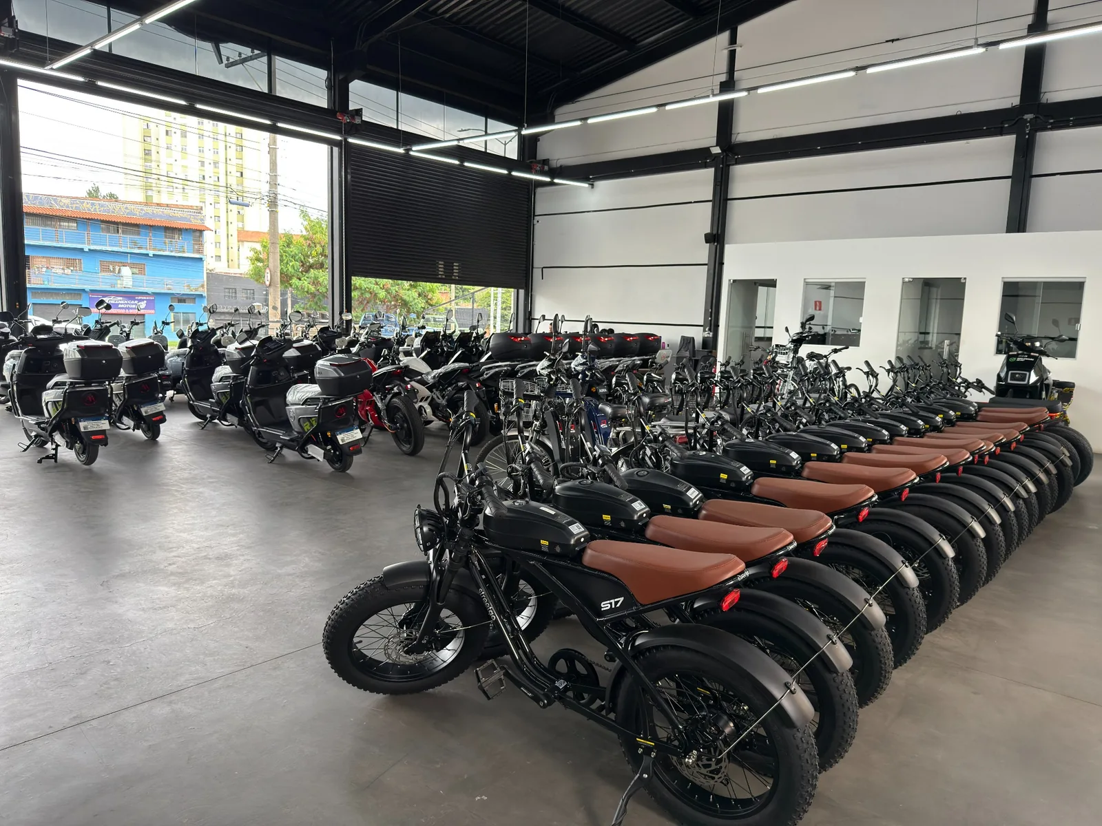 Visão geral do showroom da BH MOB